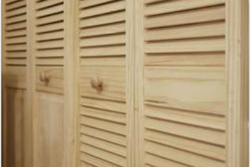 Folding door wardrobe in solid wood style