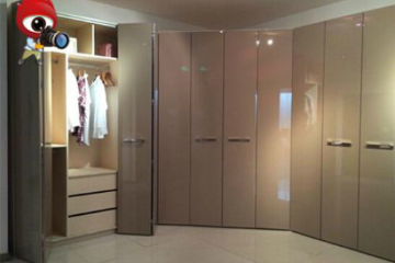 Folding door wardrobe in fashional style